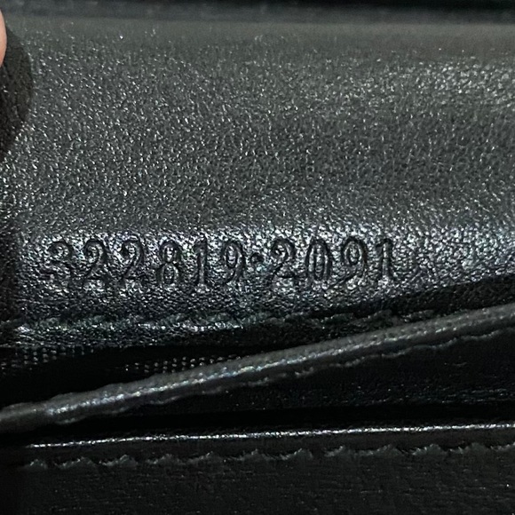 Authentic Gucci Signature Leather Zip Wallet - Picture 6 of 7